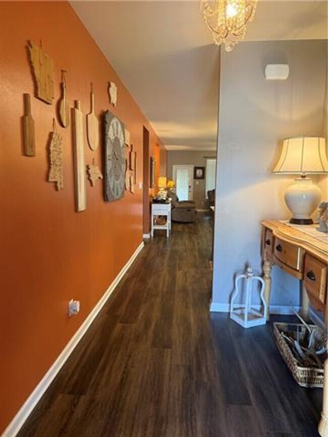 Foto del edificio - Welcome home to this **beautiful 4-bedroom, 2-bath rental