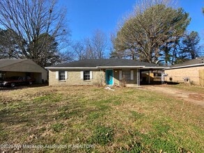 Building Photo - 8119 Elmbrook Dr