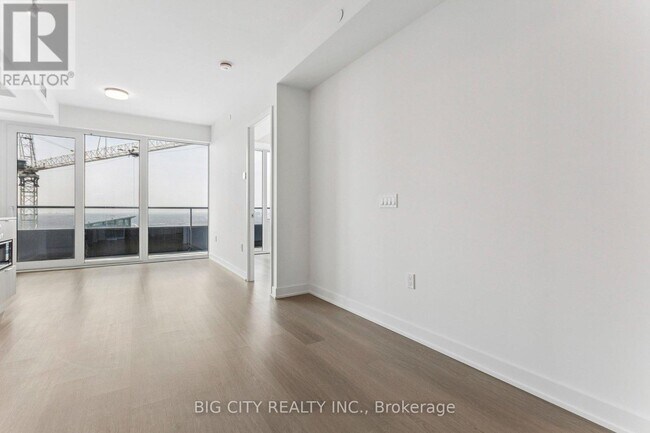 Photo du bâtiment - 448 Burnhamthorpe Rd W