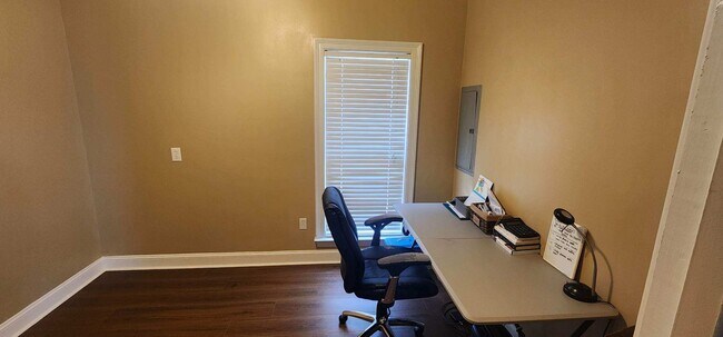 Foto del edificio - 10448 Springvalley Ave