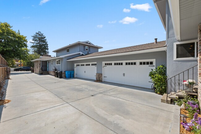 Building Photo - 1307 Maple St