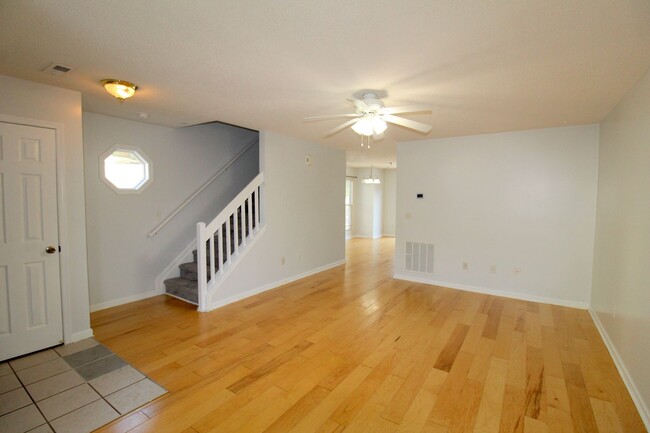 Foto del edificio - 869 Camelot Ln