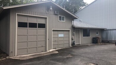 Building Photo - 2802-2802 NW Highland Ave