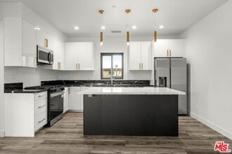 Building Photo - 1920 S Sherbourne Dr