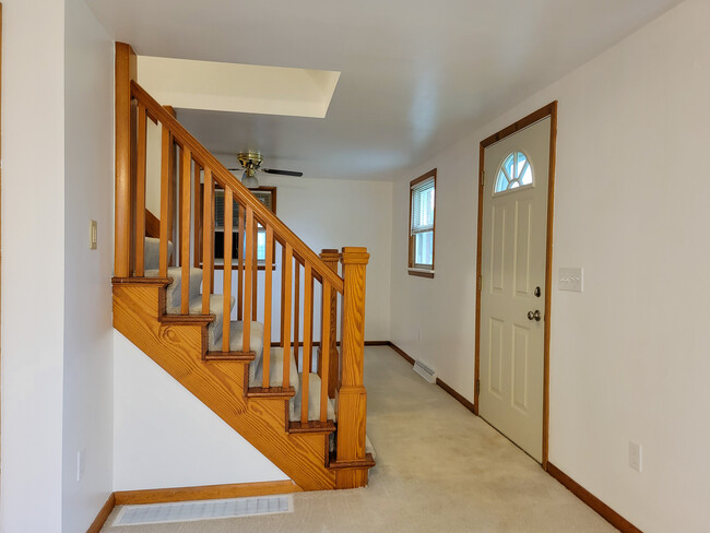 Building Photo - 902 Maple Ln