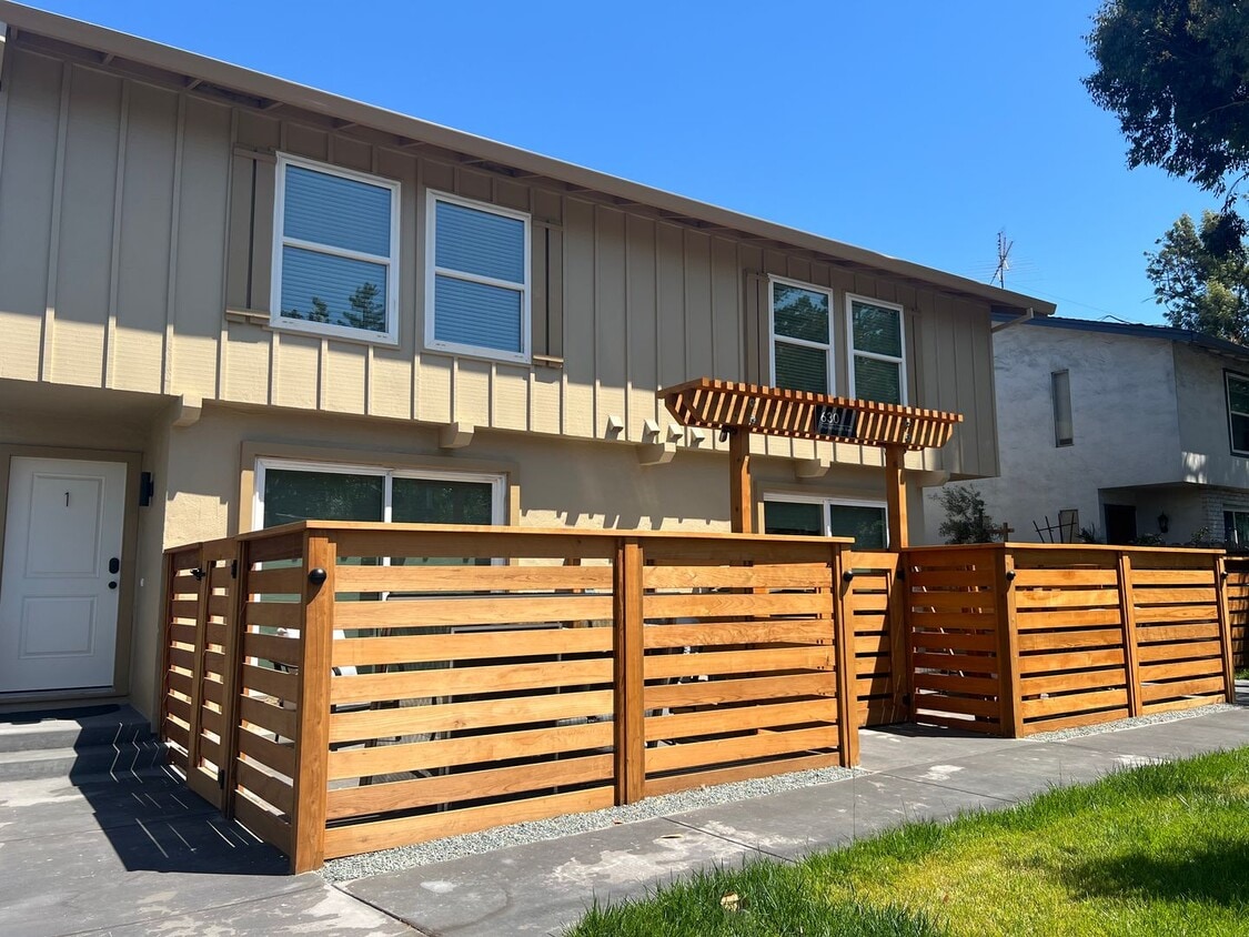 Primary Photo - 630 Hollenbeck Ave