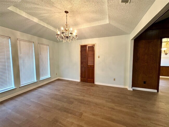 Photo - 1925 Glen Hill Dr House