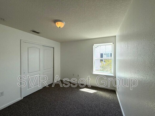 Foto del edificio - 1521 Golden Lake Loop