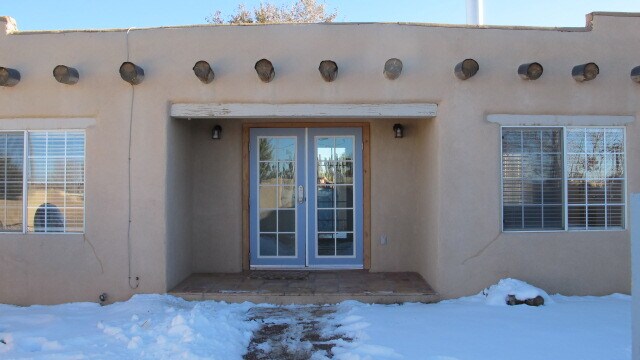 Building Photo - 330 Chamisa Rd