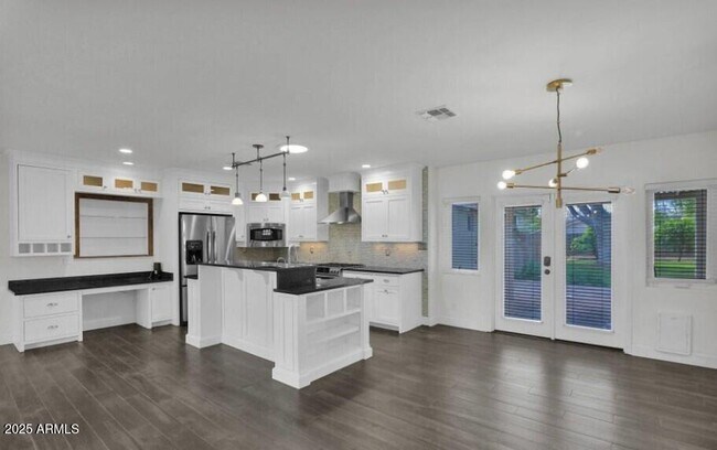 Foto del edificio - 3229 E Clarendon Ave