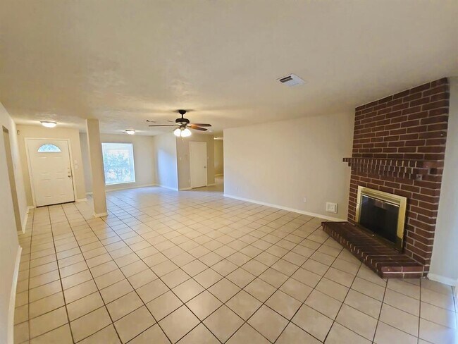 Building Photo - 17055 Clan MacIntosh Dr