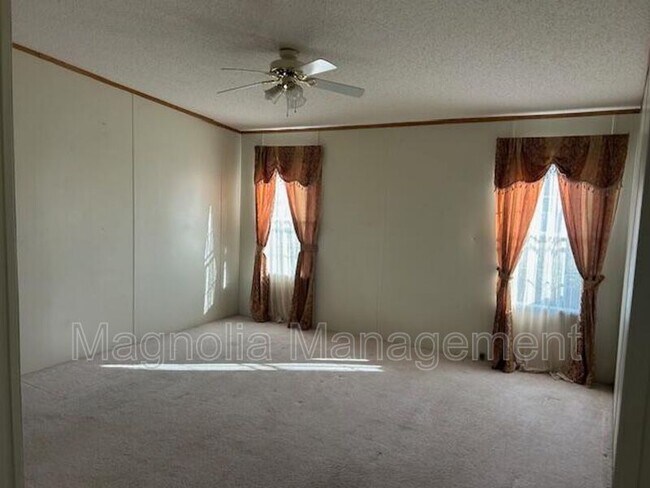 Foto del edificio - 156 Daffodil Dr