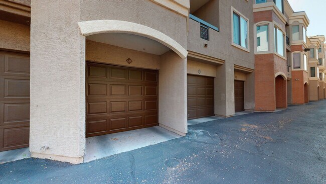 Foto del edificio - Apply Here WWW.RENTREDBRICK.COM