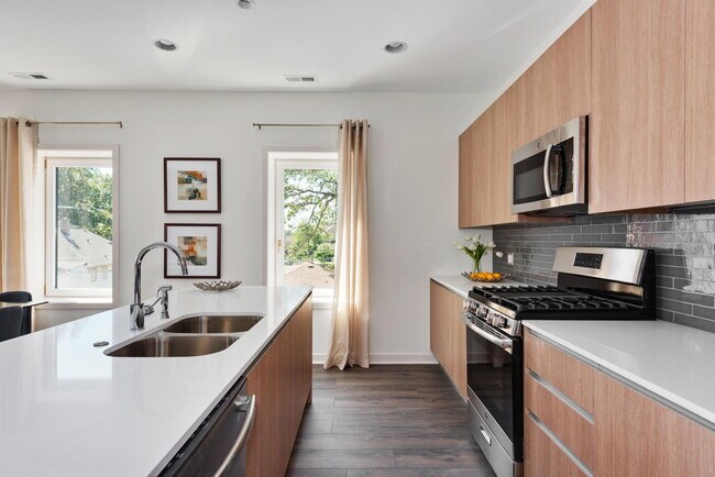 Foto del edificio - 8465 W Grand Ave