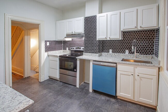 Building Photo - 206 Center St