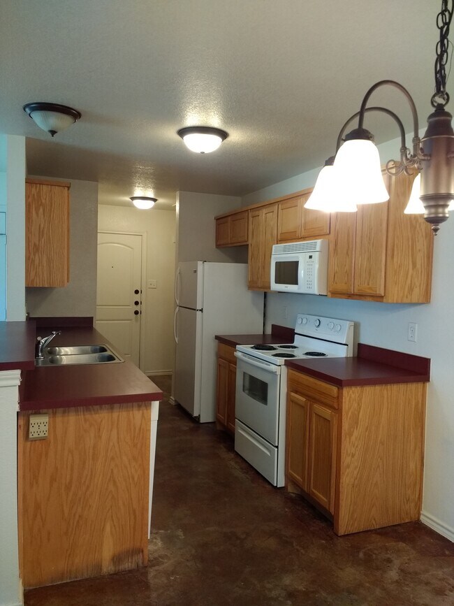 Foto del edificio - 8124 Doreen Ave
