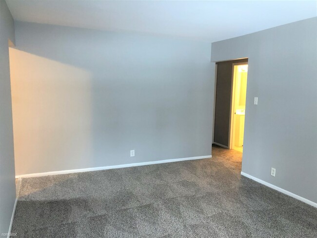Building Photo - 3 br, 1 bath House - 117 Deer Path