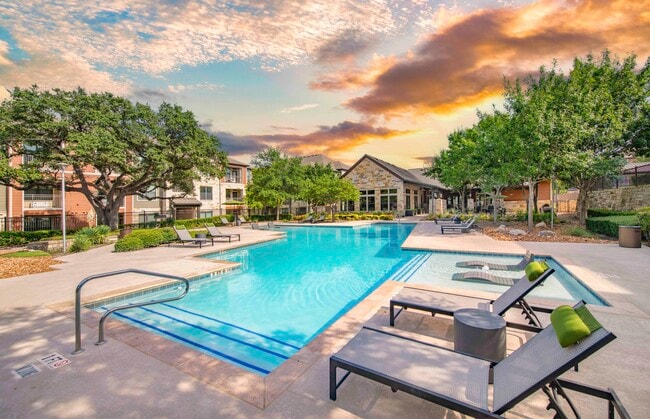 Building Photo - MAA Bulverde