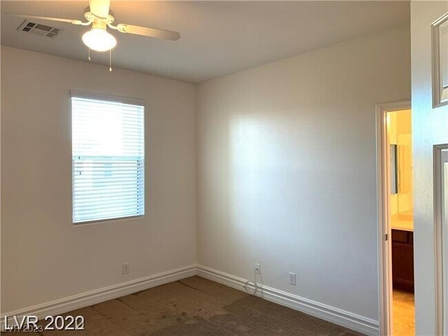 Building Photo - 159 Castle Course Ave