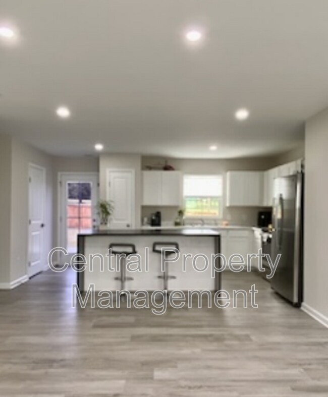 Building Photo - 610 Batchomble Ln