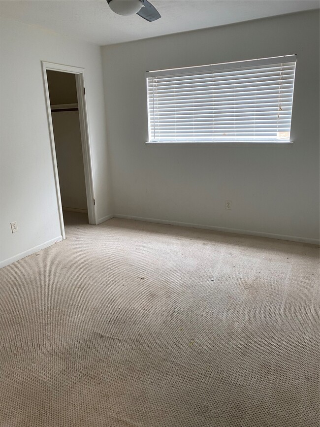 Building Photo - 415 N Forest Blvd