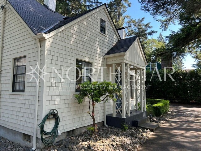 Foto del edificio - Newly Remodeled Lake Oswego Cottage With Lake Access.