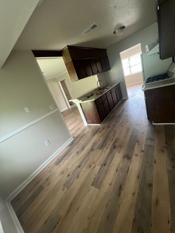 Building Photo - 17 Greenbriar Dr