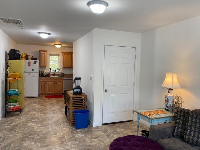 Foto del edificio - 211 Brinley Ave