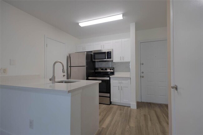 Foto del edificio - 4481 W McNab Rd