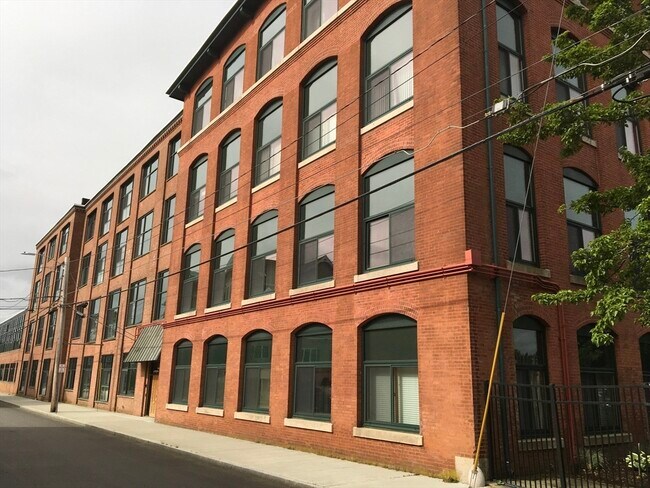 Building Photo - 150 Rumford Ave