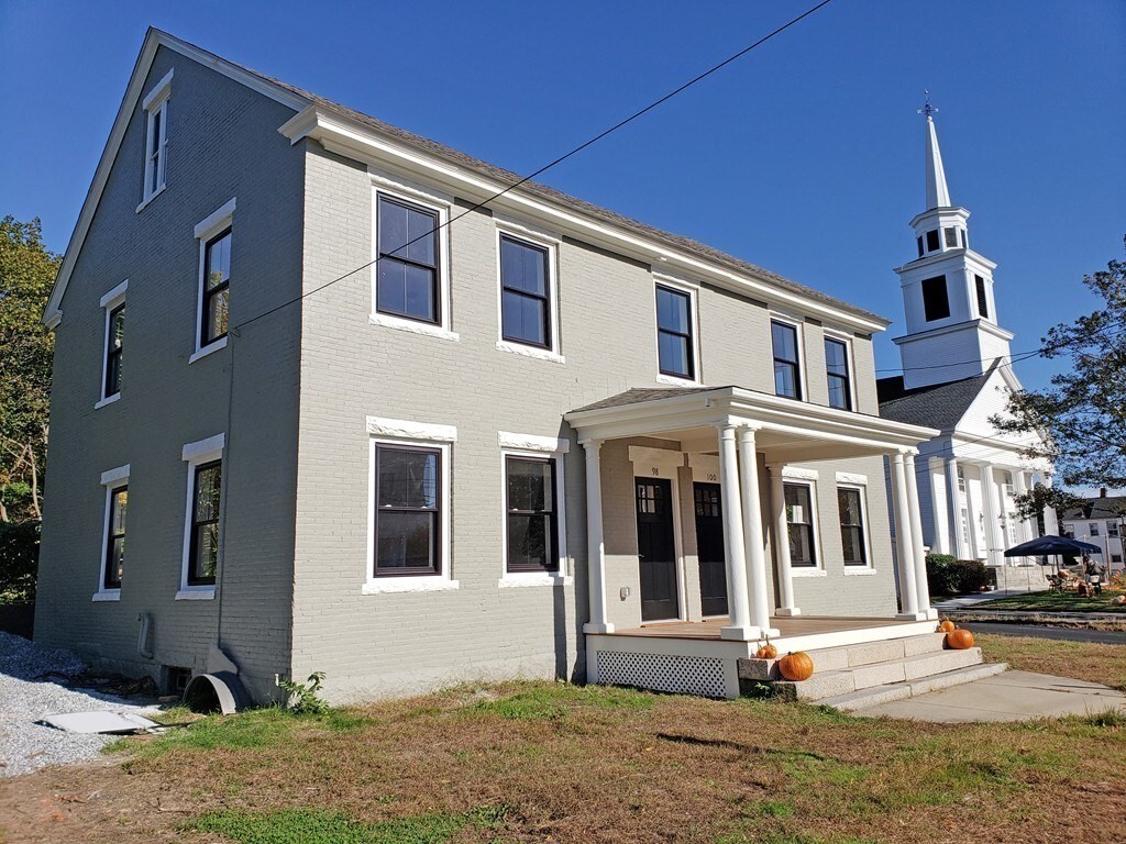 Primary Photo - 100 Main St