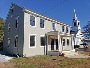 Building Photo - 98 Main St