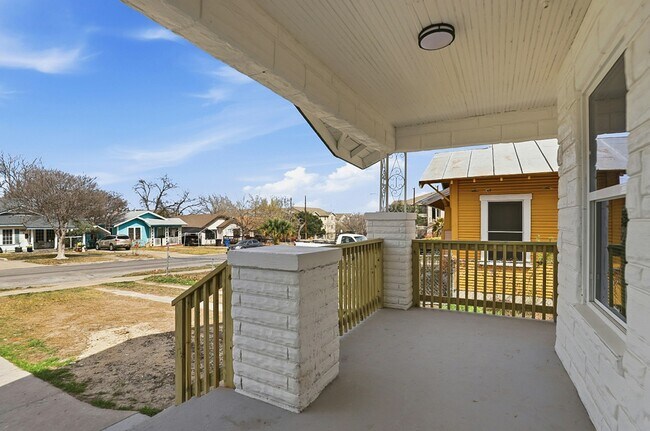 Foto del edificio - 1230 Hammond Ave