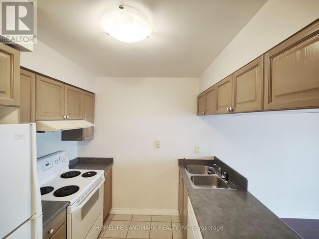 Building Photo - 28 Empress Ave