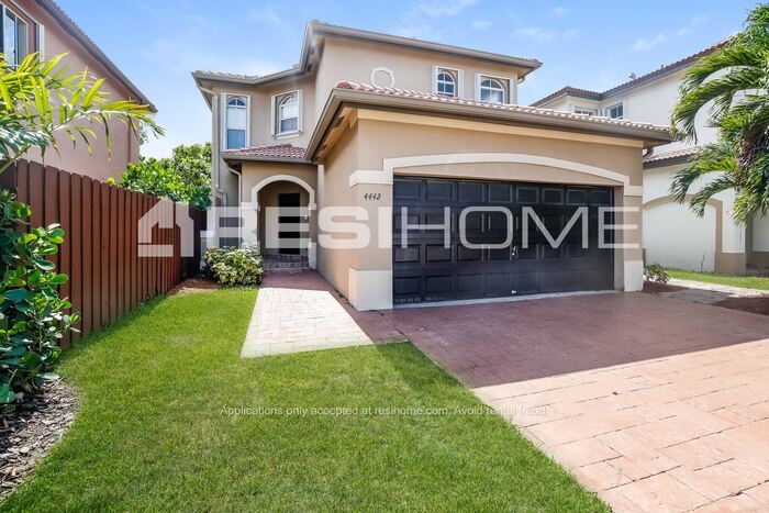 Foto principal - 4442 Nw 113Th Pl