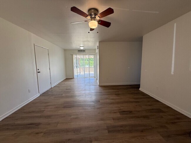 Foto del edificio - 3 bedroom 1 bath home with 1 car garage an...