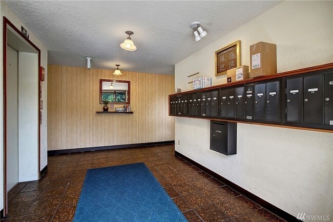 Foto del interior - 2625 13th Ave W