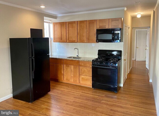 Building Photo - 2319 Cedar St