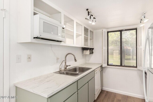 Building Photo - 7821 E Valley Vista Dr