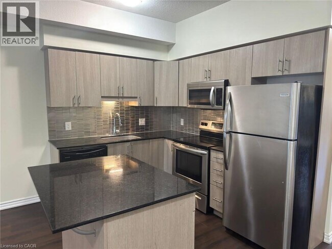 Photo du bâtiment - 1430 Highland Rd W