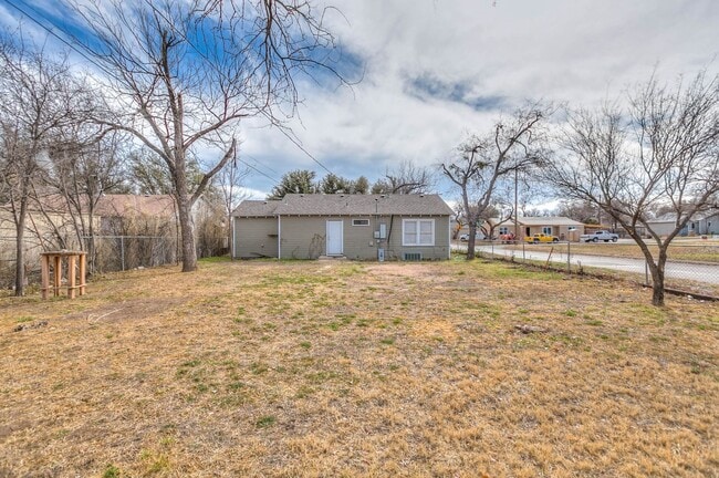 Building Photo - Charming 2 Bedroom Home in Santa Rita!!