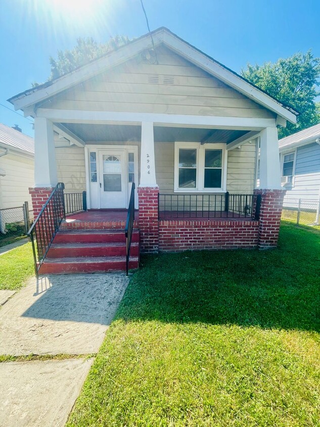 Primary Photo - Adorable Recently Renovated 2bdrm/1bth Bun...