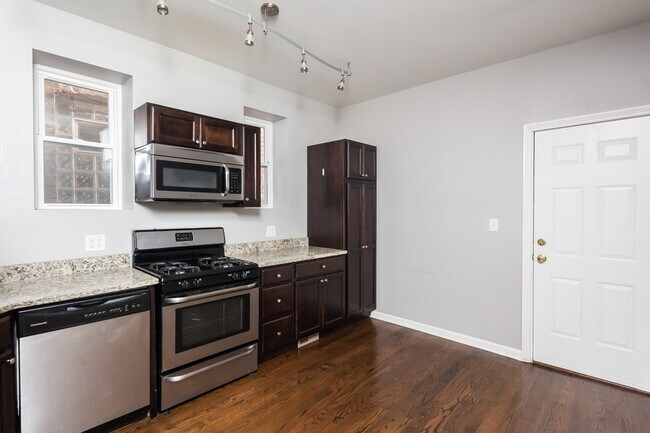 Foto del edificio - 2348 W Moffat St