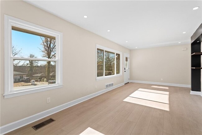 Foto del edificio - 1766 Flintwood Dr SE