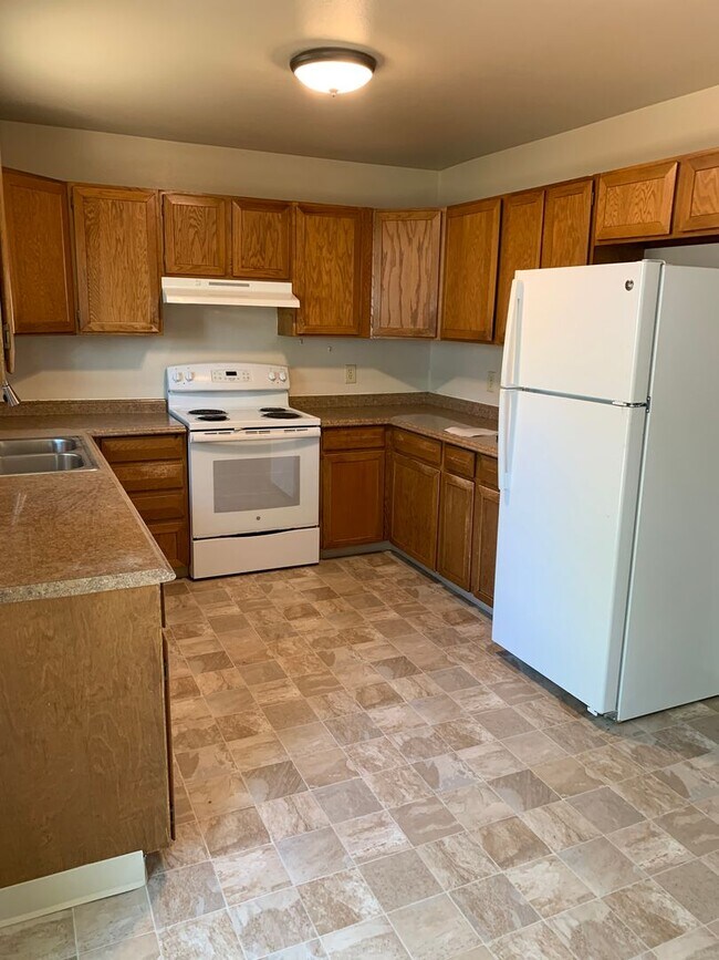 Foto del edificio - 3 Bed, 1.5 Bath Duplex in Central Fort Collins!