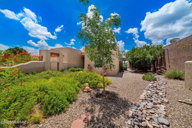 Building Photo - 9020 N Jessy Ln
