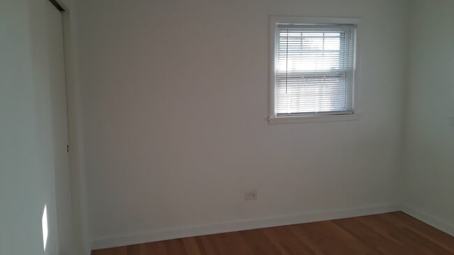 Building Photo - 9460 Maple Dr