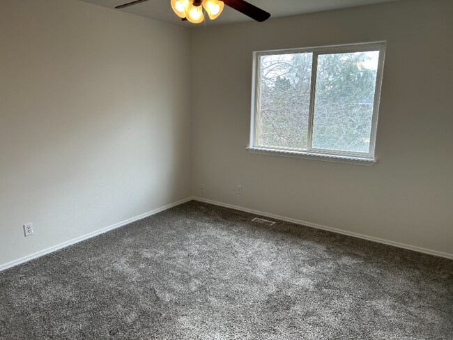 Foto del edificio - 1427 W Roberts Pl