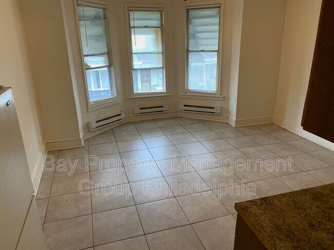 Foto del edificio - 5560 Chancellor St