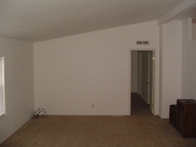 Building Photo - Newer and Large Cheshire Manufactured home